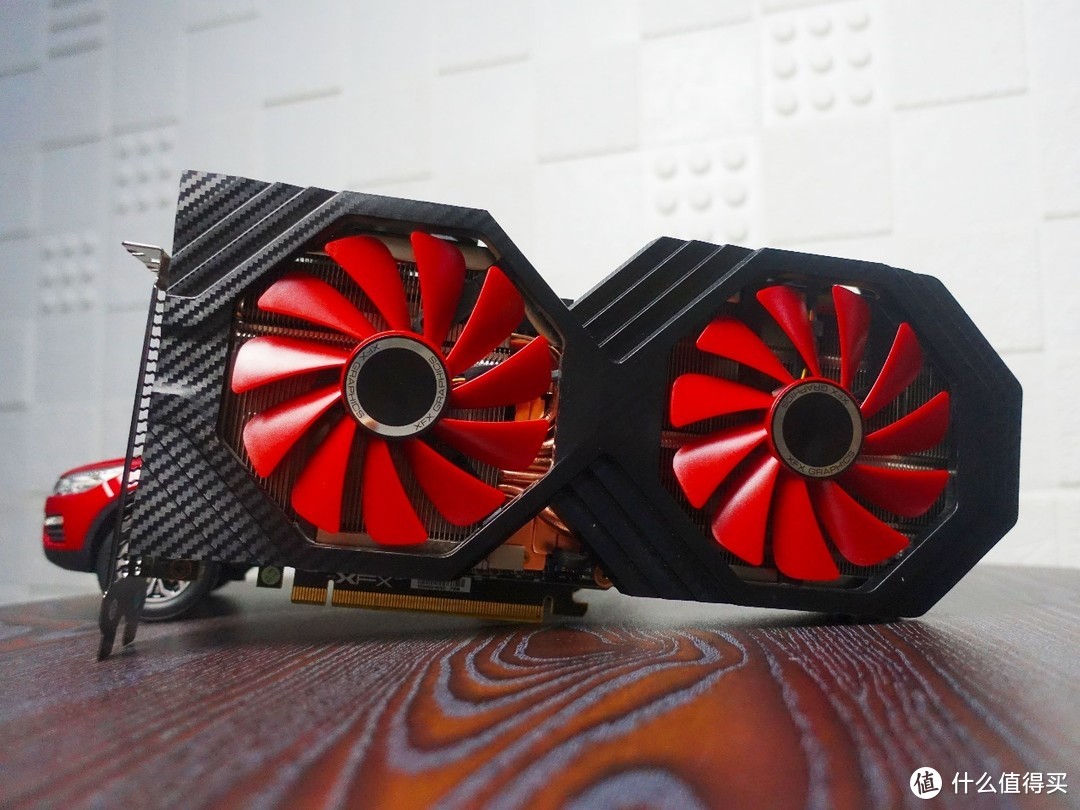 XFX 非公Vega56，怕是可以超频超到冒烟。