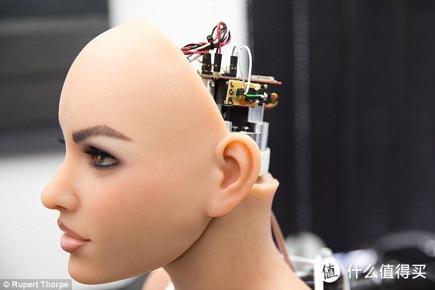在未来的娃娃，不仅搭载了AI还能做各种动作