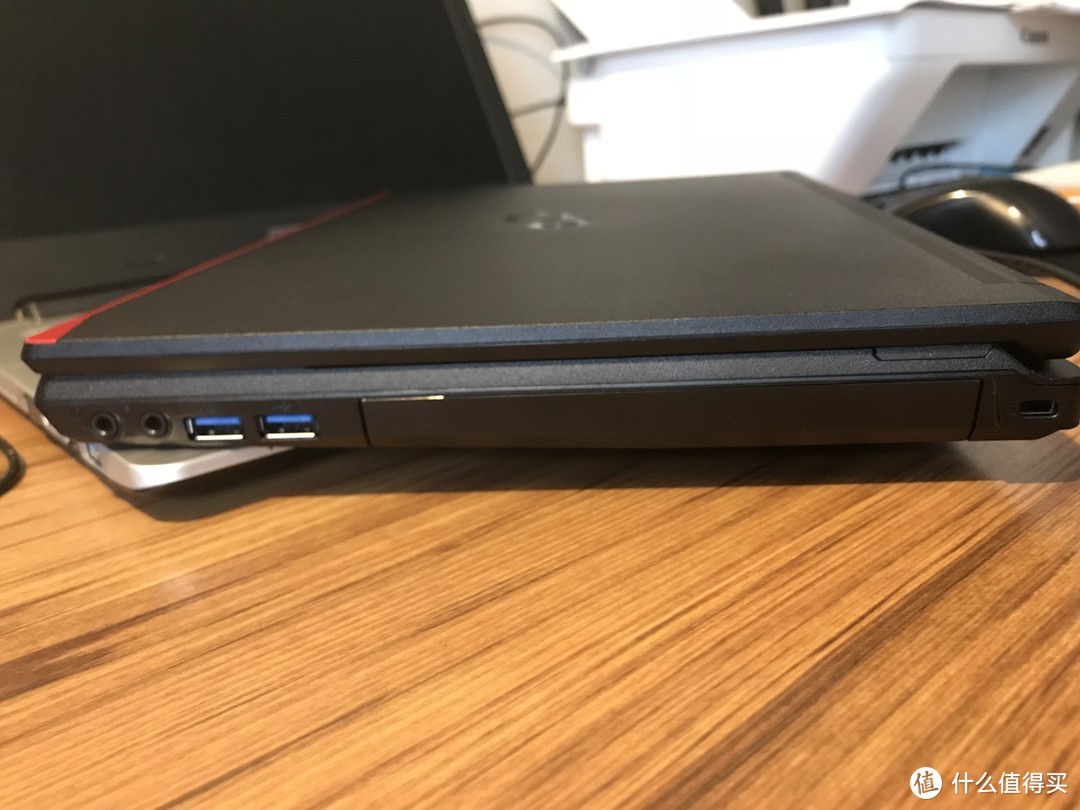 日本制造光环？富士通Lifebook E547+装光驱位硬盘