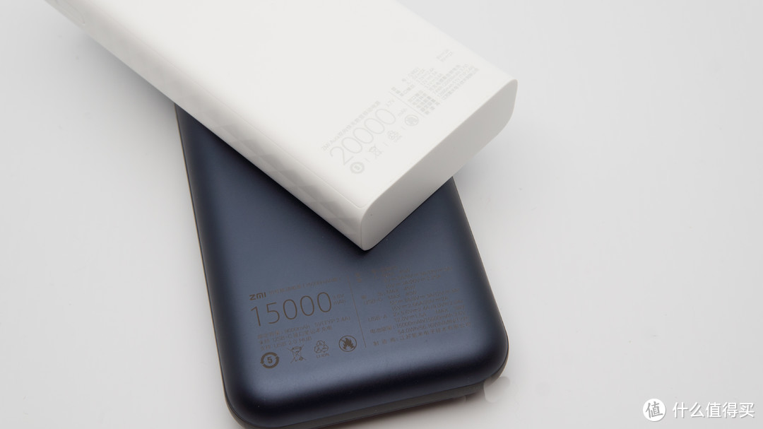 只可惜紫米十号现款被阉割掉了5000mAH