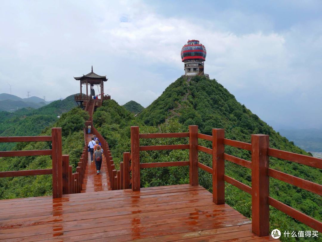 亭子和旋转餐厅，换个角度