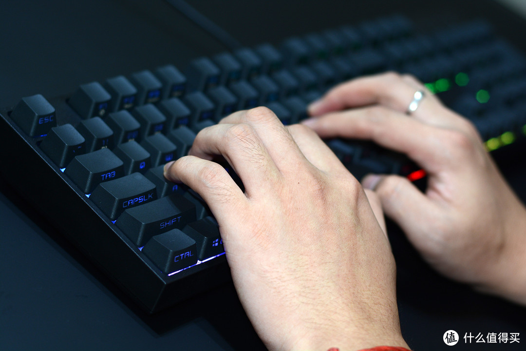 办公游戏多面手——酷冷至尊CK372红轴机械键盘使用分享