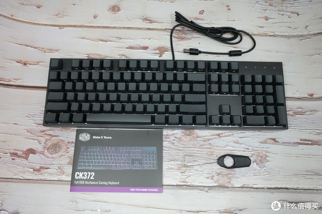 书桌上的的第一把测刻背光机械键盘：酷冷至尊 CK372 侧刻RGB机械键盘