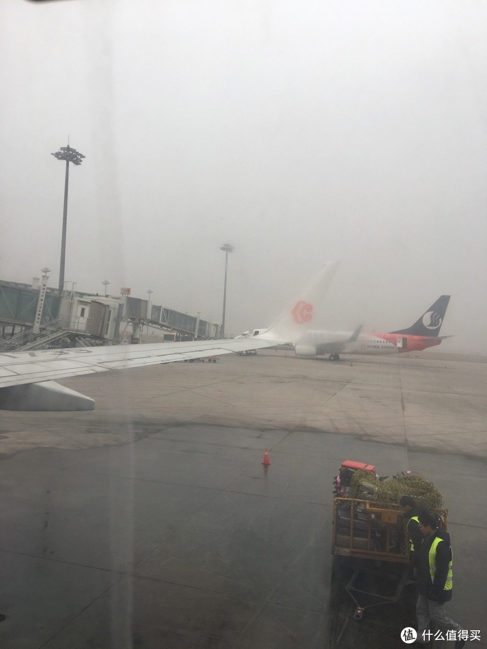 起飞前，大雾还不小