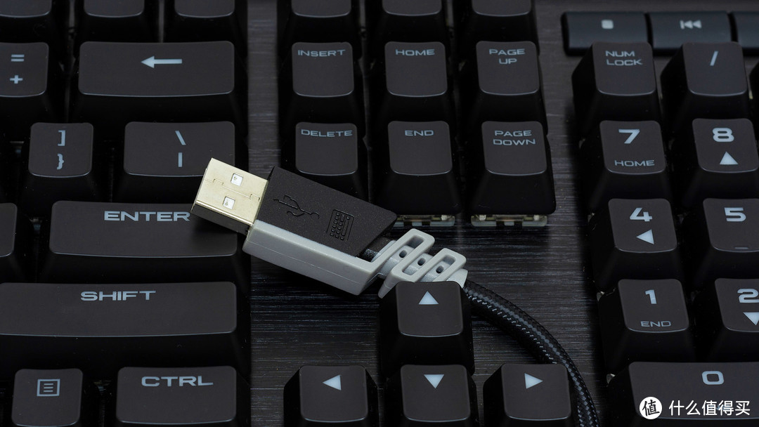 ▲键盘供电的USB连接接口