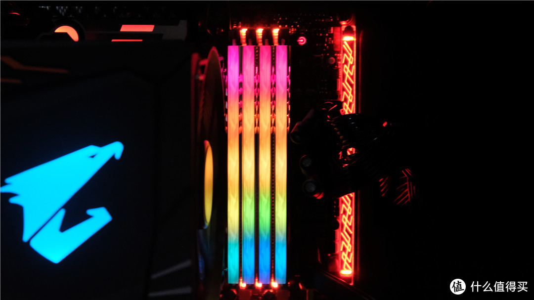 颜值与性能共存—技嘉AORUS RGB 内存开箱首晒