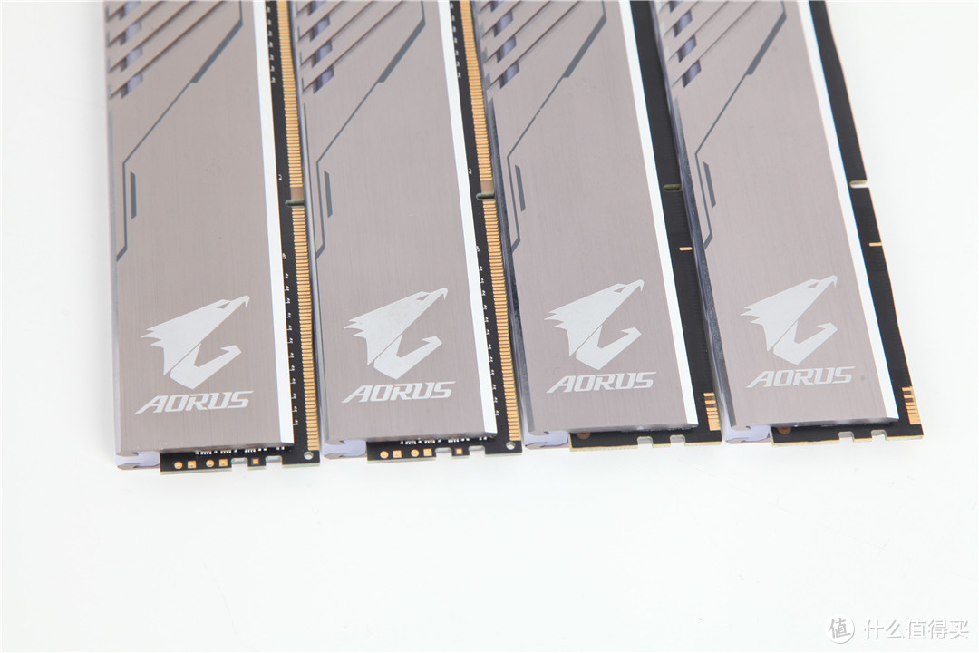 颜值与性能共存—技嘉AORUS RGB 内存开箱首晒