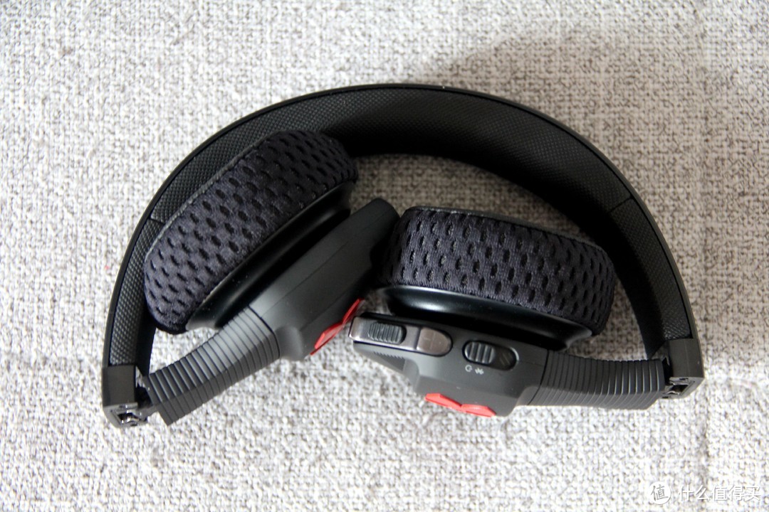 外观强势的出街运动耳机-JBL UA TRAN联名头戴无线蓝牙耳机