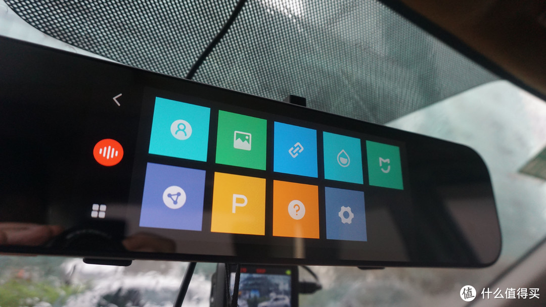 释放你的双手——70迈 Midrive M02 智能后视镜青春版 评测报告-内含专车支架安装攻略