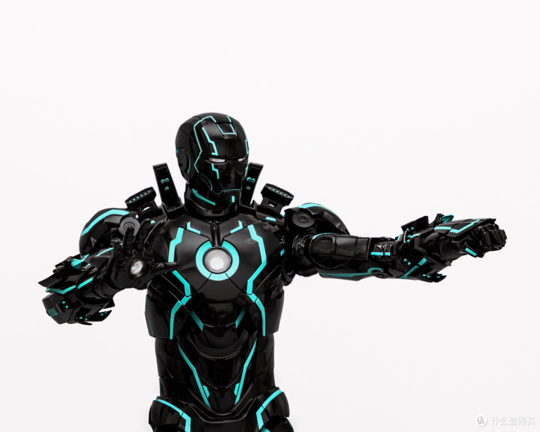 钢铁侠也能像黑豹一样黑又亮啦hottoys钢铁侠霓虹科技版mark416可动