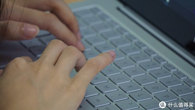 大学生活快开始了，买个小米笔记本Air好不好？