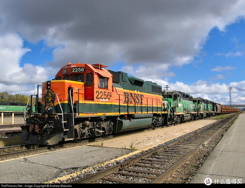 BNSF GP38-2 #2256