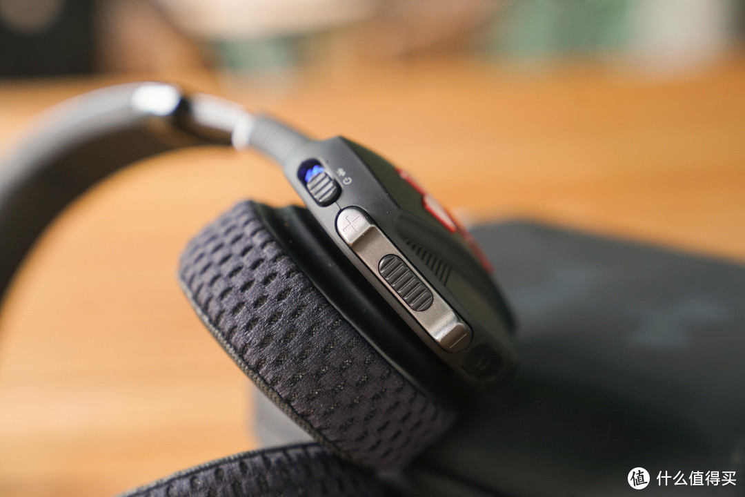 运动科技与音频巨人的激情碰撞：JBL UA TRAIN 联名款头戴式无线蓝牙运动耳机