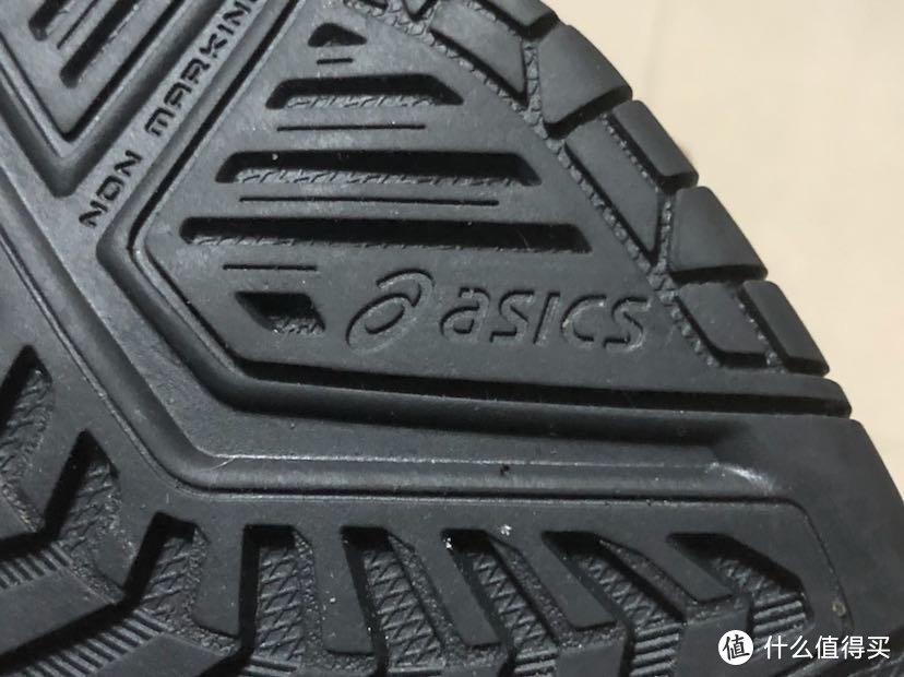 听说一试就会摒弃其他品牌的网球鞋 Asics Resolution7