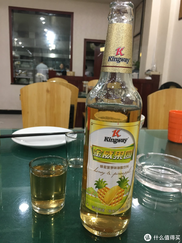 金威果园蜂蜜菠萝味碳酸饮料,味道还可以,雪花出产的,没有酒精度,喝完