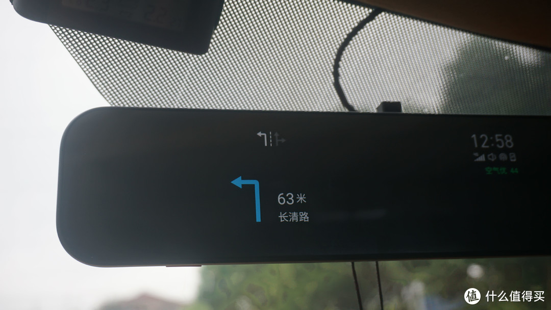 释放你的双手——70迈 Midrive M02 智能后视镜青春版 评测报告-内含专车支架安装攻略