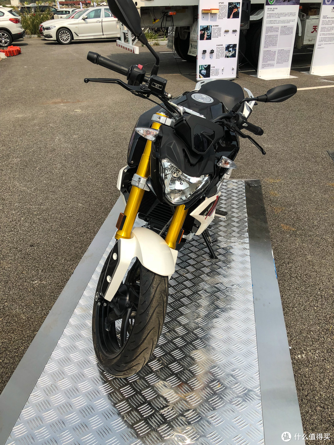 宝马G310R