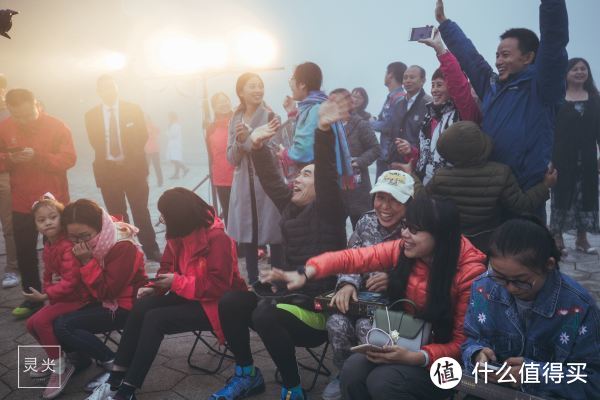 躺在西岭雪山的透明帐篷里，探索星空秘境