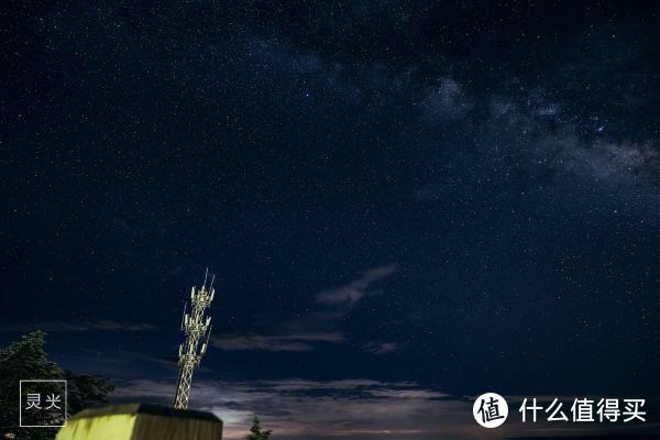 躺在西岭雪山的透明帐篷里，探索星空秘境