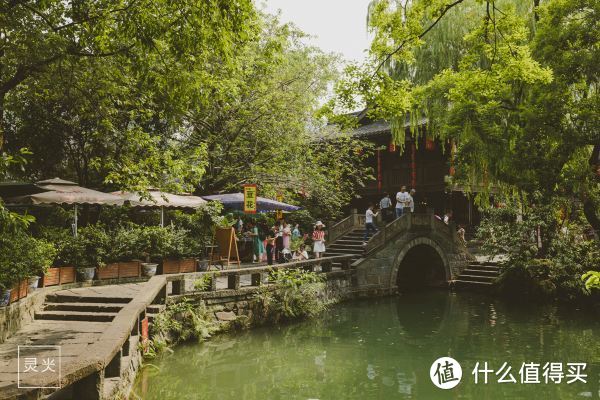 躺在西岭雪山的透明帐篷里，探索星空秘境