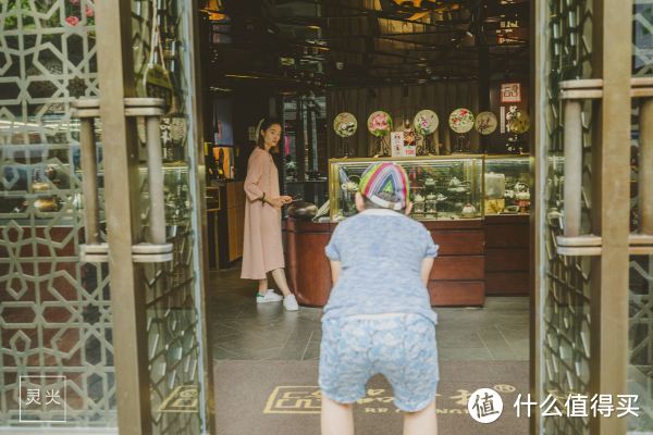 躺在西岭雪山的透明帐篷里，探索星空秘境