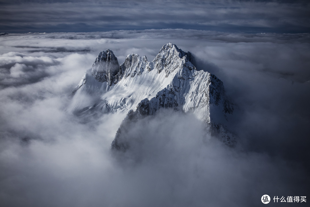 出处：https://jimmychin.com/ 登山家、摄影师：金国威（Jimmy Chin) 作品