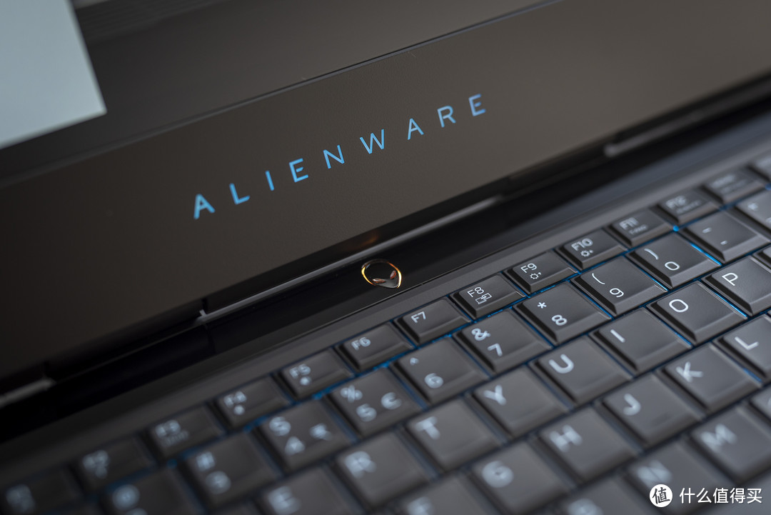 来感受下这台一万八的游戏本  Alienware 外星人15 R4 2018版