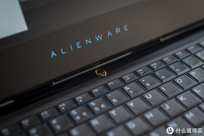 来感受下这台一万八的游戏本  Alienware 外星人15 R4 2018版