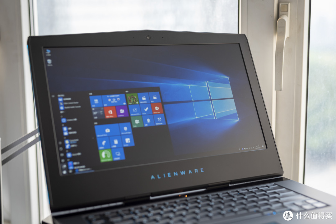来感受下这台一万八的游戏本  Alienware 外星人15 R4 2018版