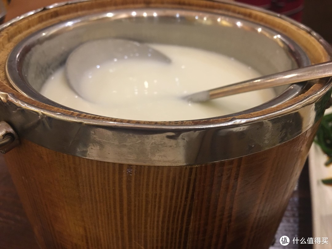 自制酸奶，很大一桶，味道很棒很鲜