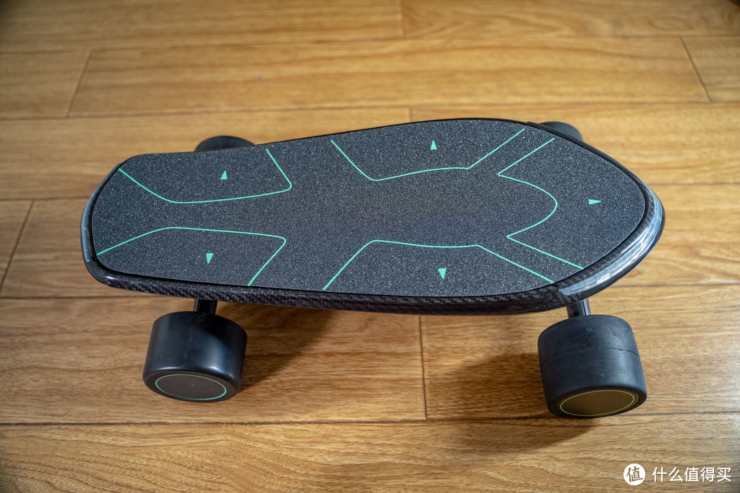 很棒的电动小滑板：胡桃科技 SPECTRA Pro AI智能体感电动滑板 体验测评！
