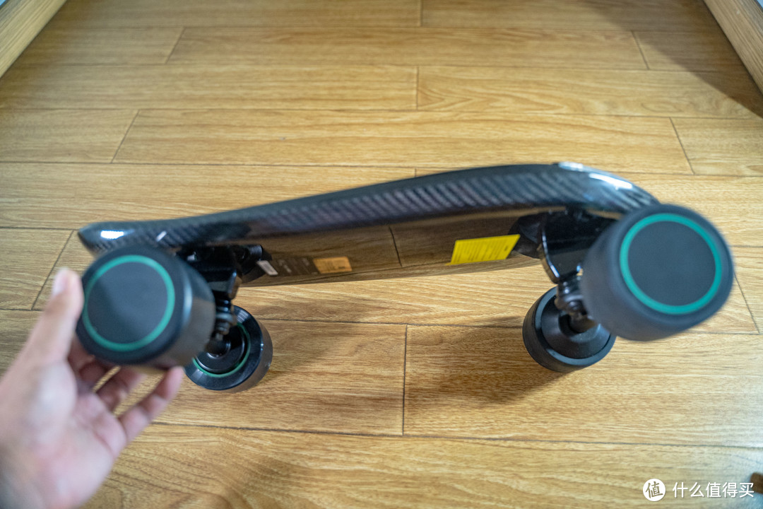 很棒的电动小滑板：胡桃科技 SPECTRA Pro AI智能体感电动滑板 体验测评！