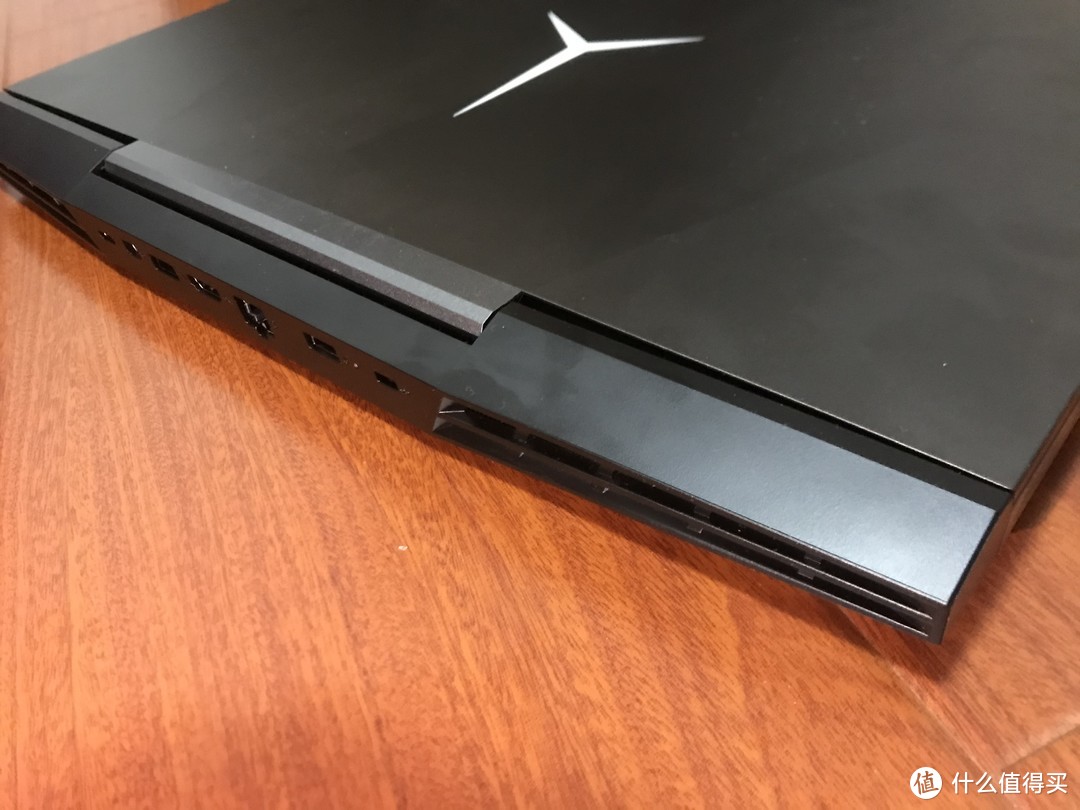 背部一众集成接口y7000p使用的是8mm的加强热管,同时有大面积的散热