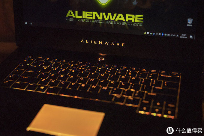 来感受下这台一万八的游戏本  Alienware 外星人15 R4 2018版