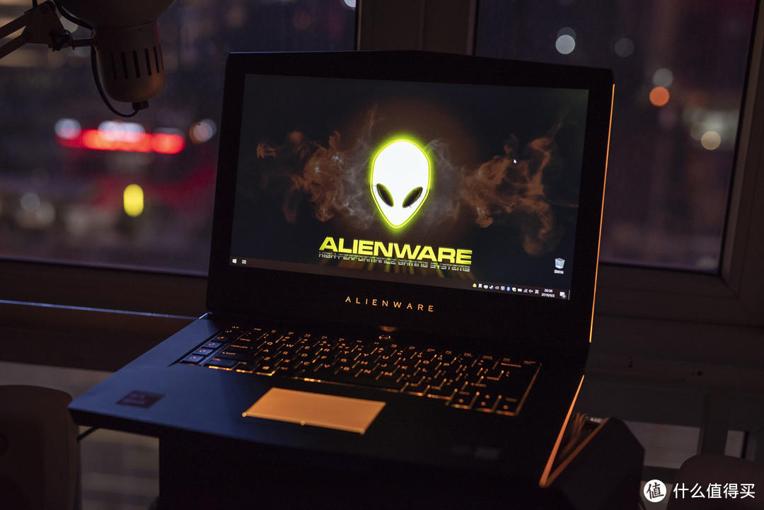 来感受下这台一万八的游戏本  Alienware 外星人15 R4 2018版