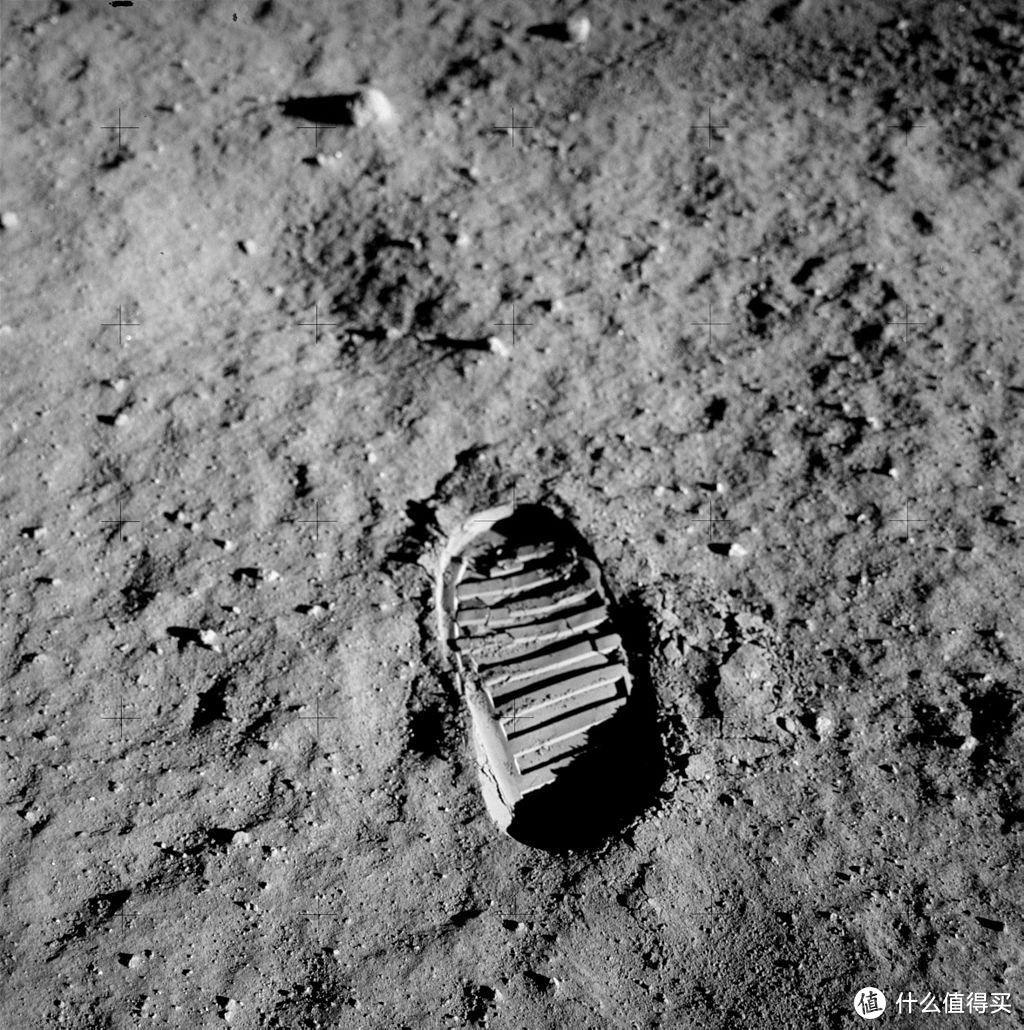 图52 阿姆斯特朗在月球上的One Step :)
