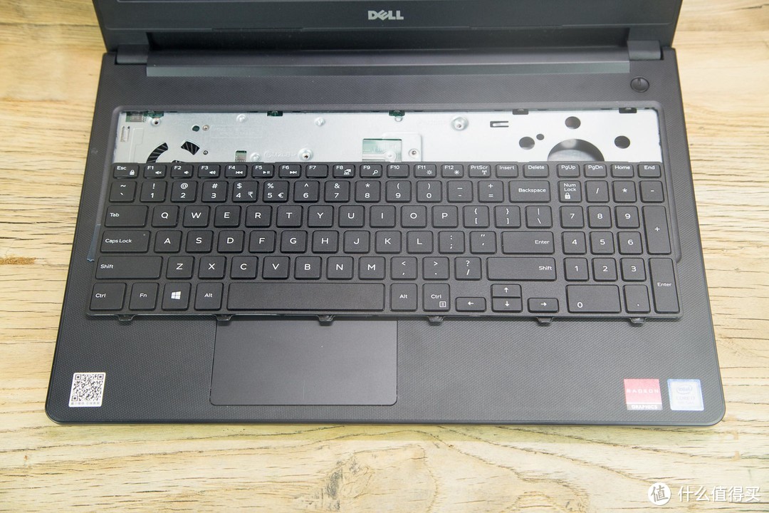 三屏联动甩掉“转接小辫子”DELL Vostro 成就 15 3000 测评