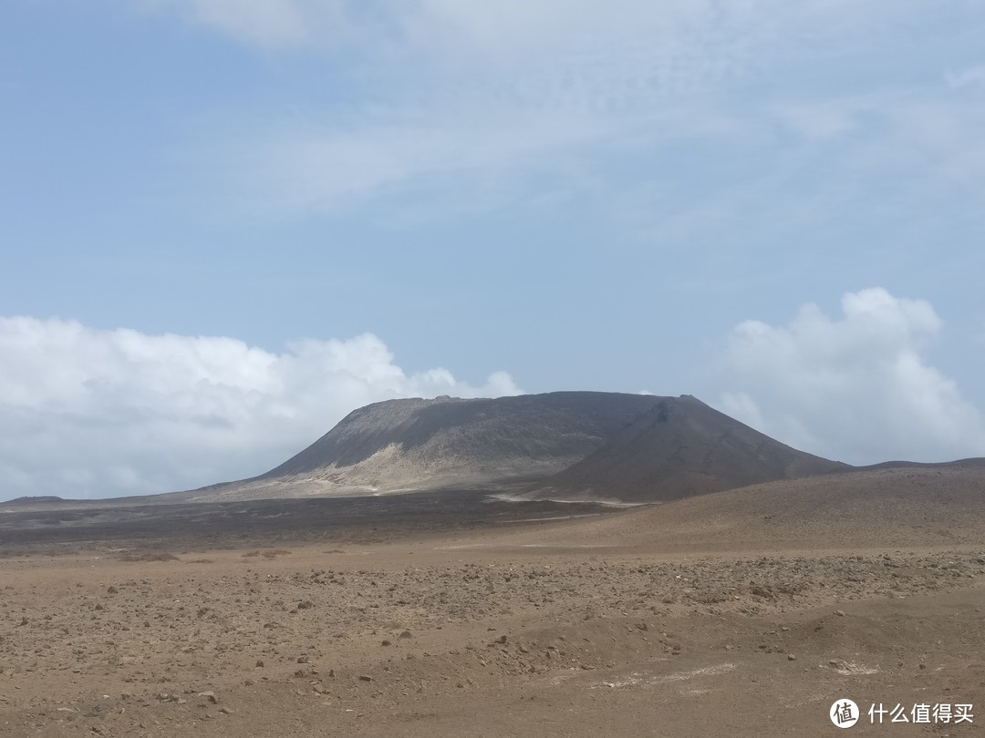 远眺火山