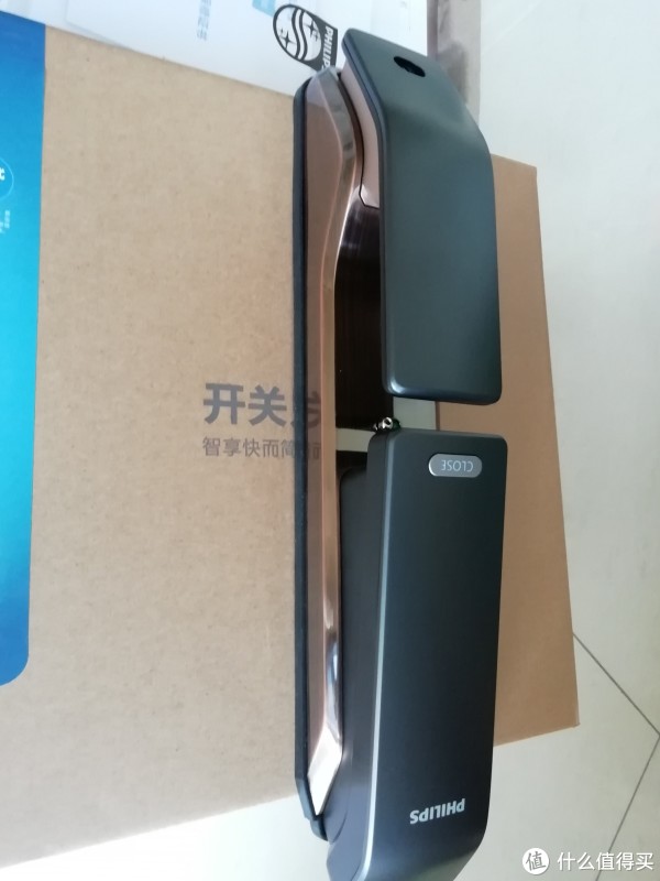 侧面造型和外锁相差不大。推拉式可活动。