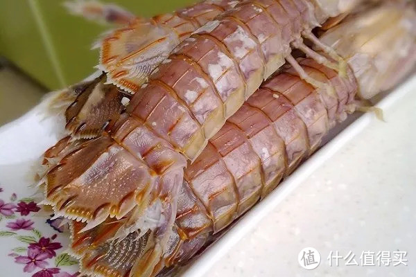 清蒸口虾蛄。图片：咖喱猫 / 豆果美食