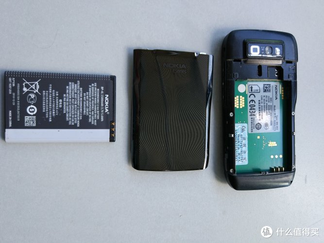 翻箱倒柜,拿出诺基亚E71擦擦灰充充电,然后和