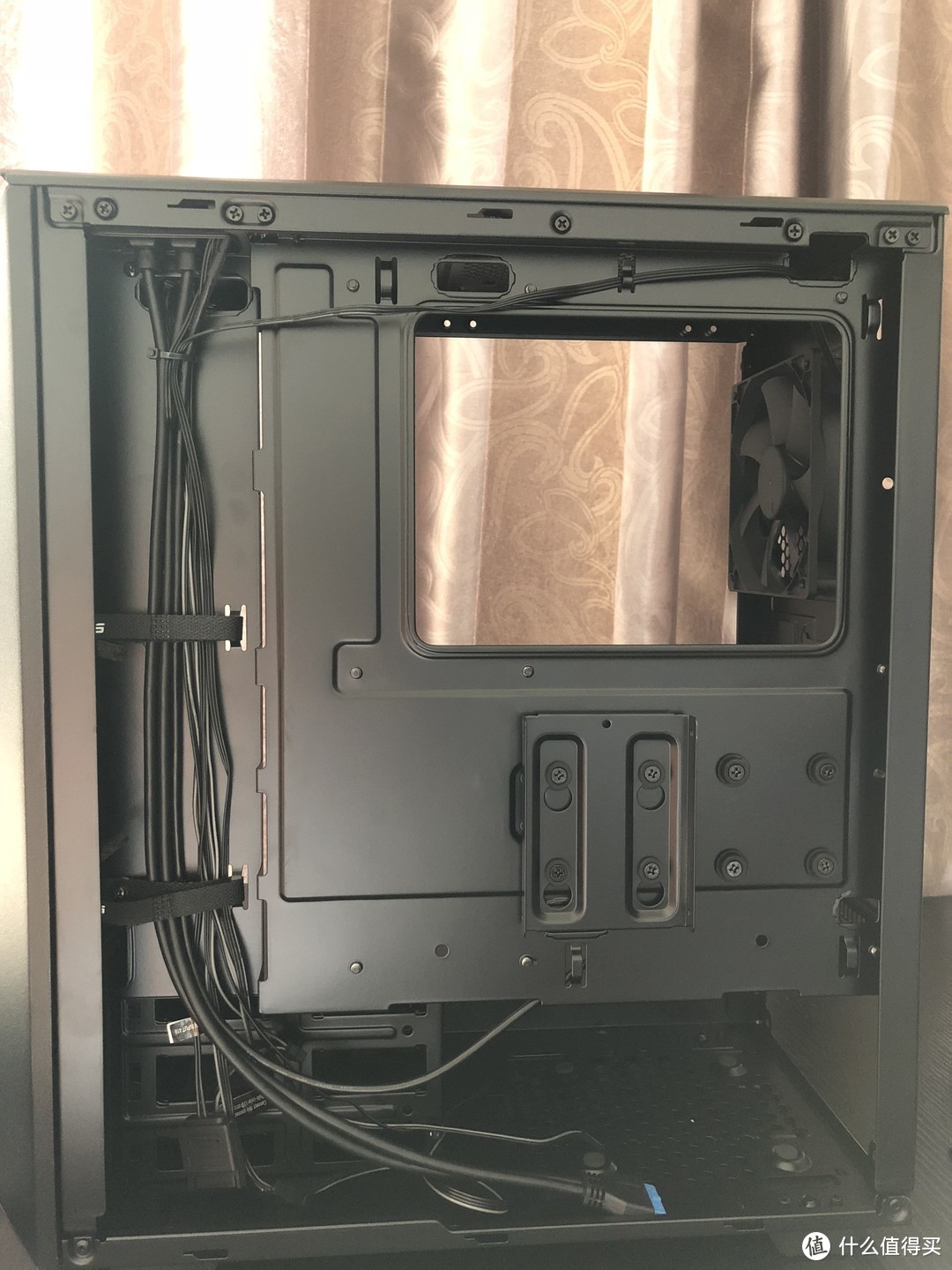 PHANTEKS 追风者 P300 硬件搬家实录：机箱小评一波