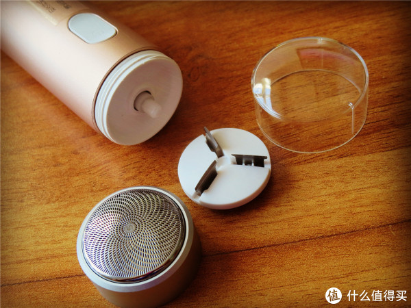 「超逸酷玩」体验三叶刀须眉便携电动剃须刀效