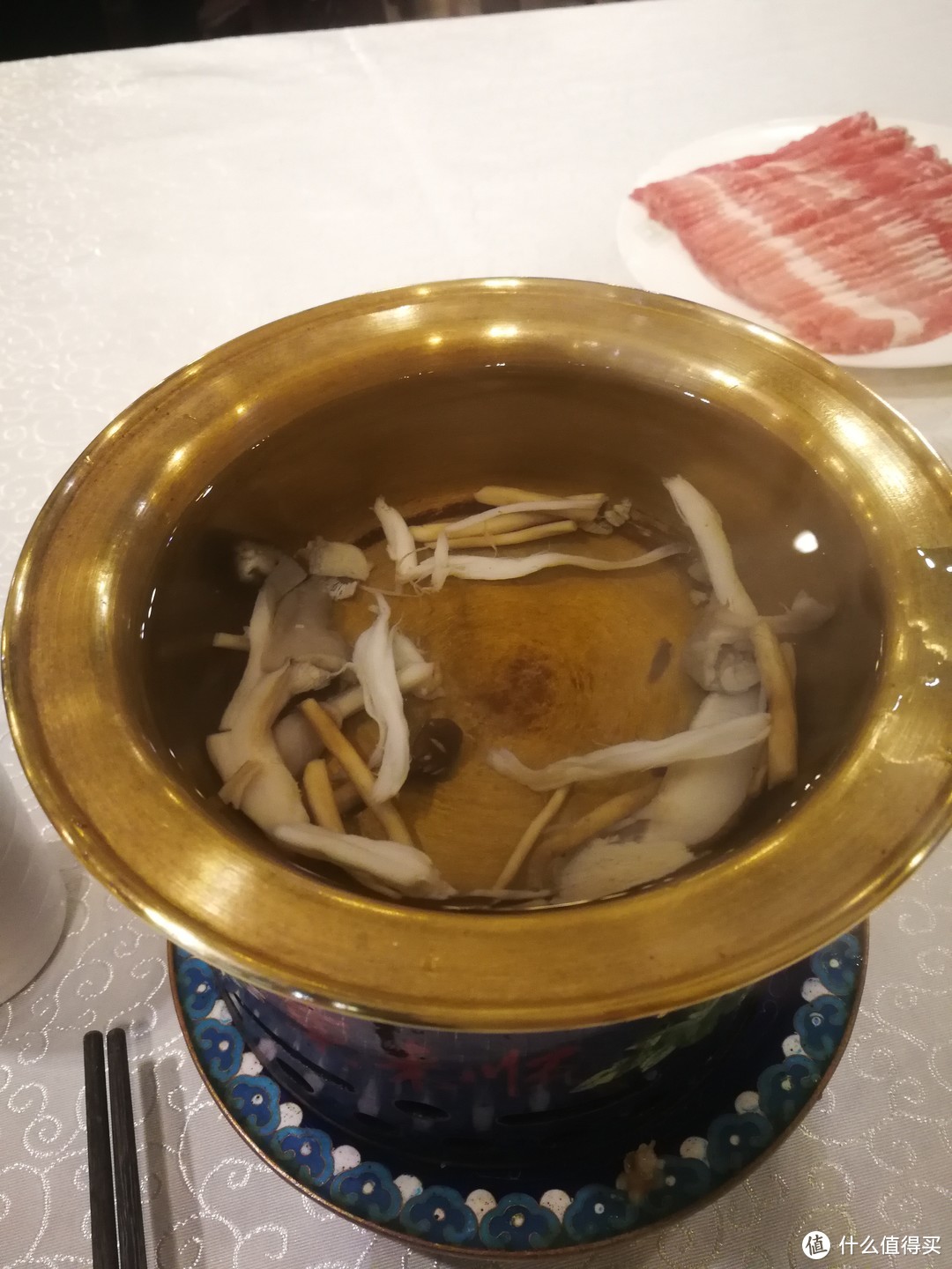 景泰蓝小锅的菌汤底