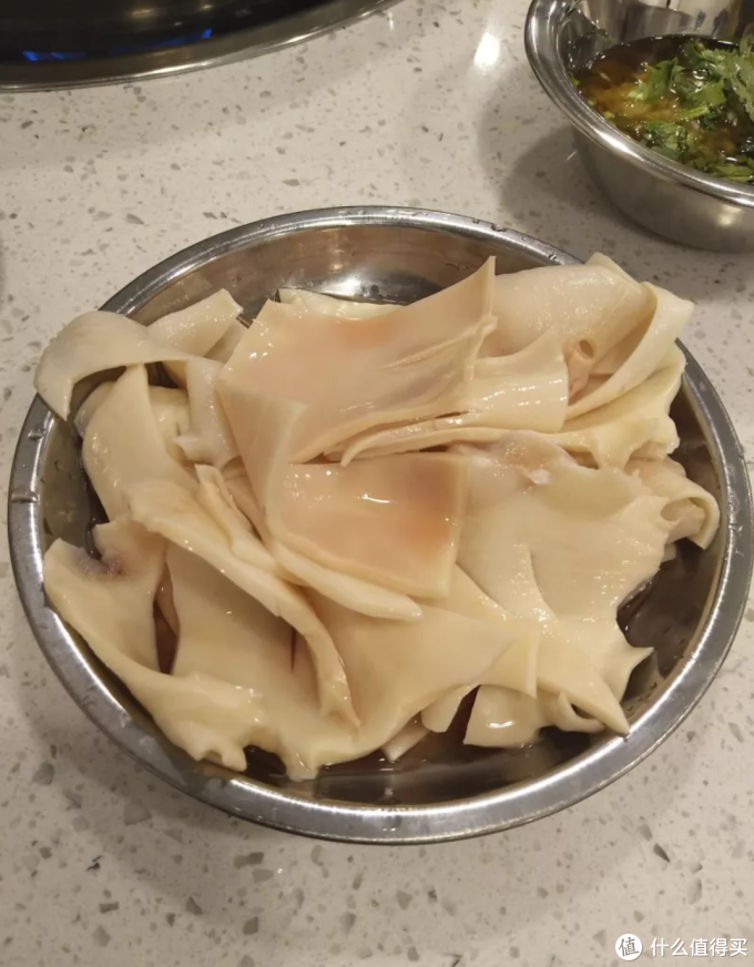 鲜黄猪喉★现炸酥肉 26元★这一份酥肉色泽金黄端上来时超级有食欲