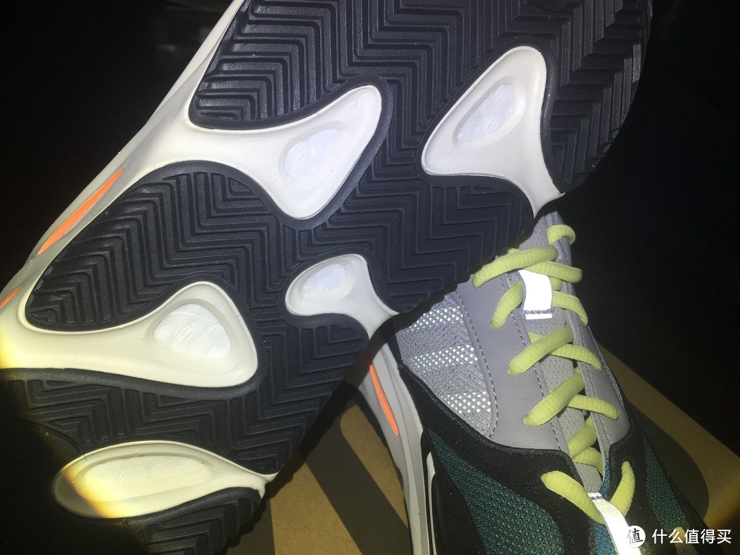 【首发】你和椰子只差这一步！YEEZY BOOST 700 经典开箱