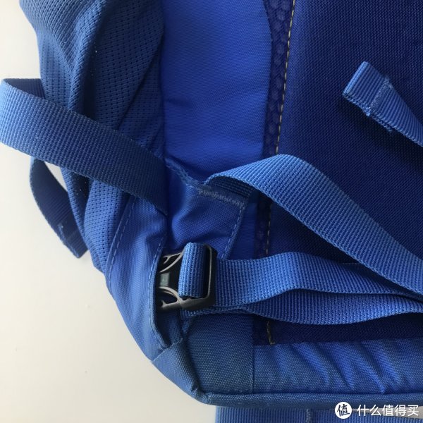 腰带收进去的效果，是不是都感觉不到它的存在？！我只有户外的时候会取出来用。
