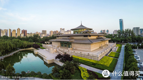 非常大气的建筑,其实面积并不大,一般被称为:小雁塔公园附属博物馆