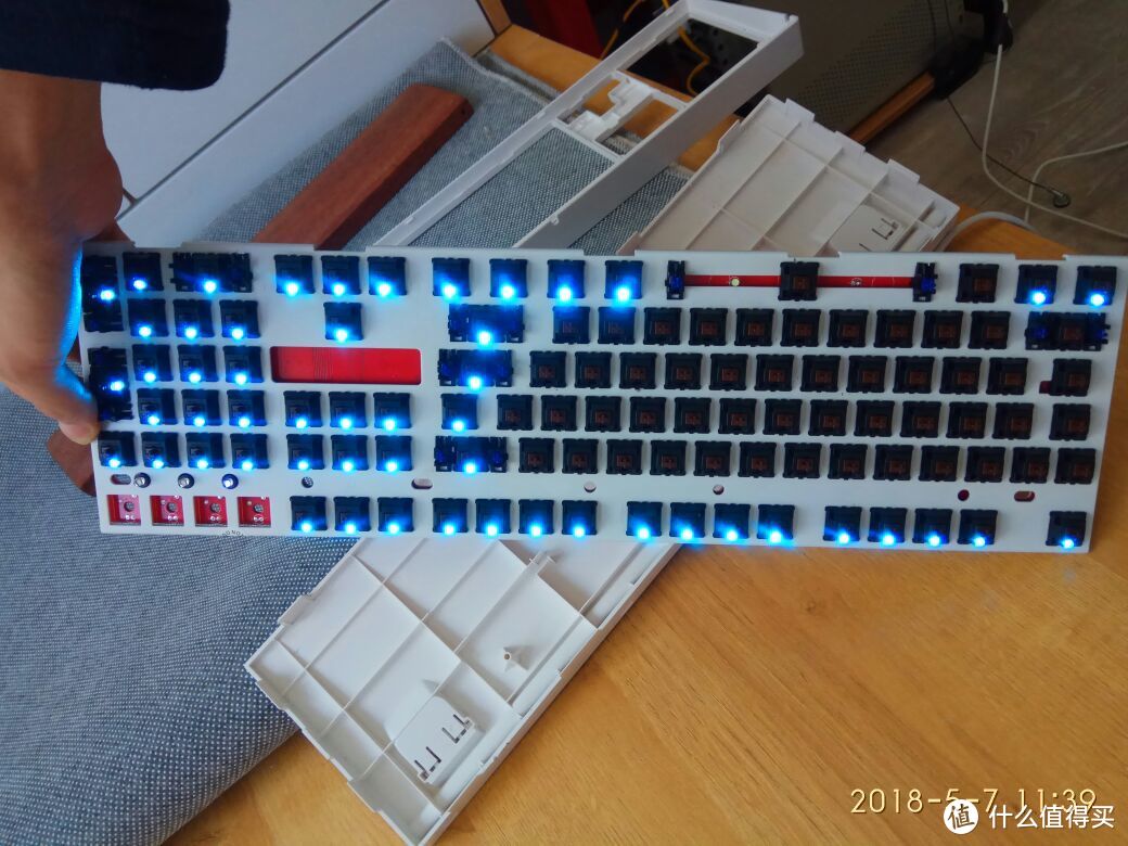 机械键盘入坑iKBC C104 及 DIY加灯分享