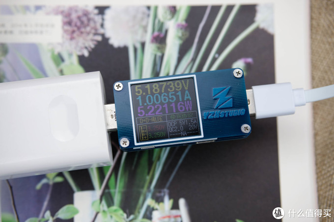 纤细如迷你棒,任性随放入包中:ZMI紫米 3000毫安 口红mini移动电源